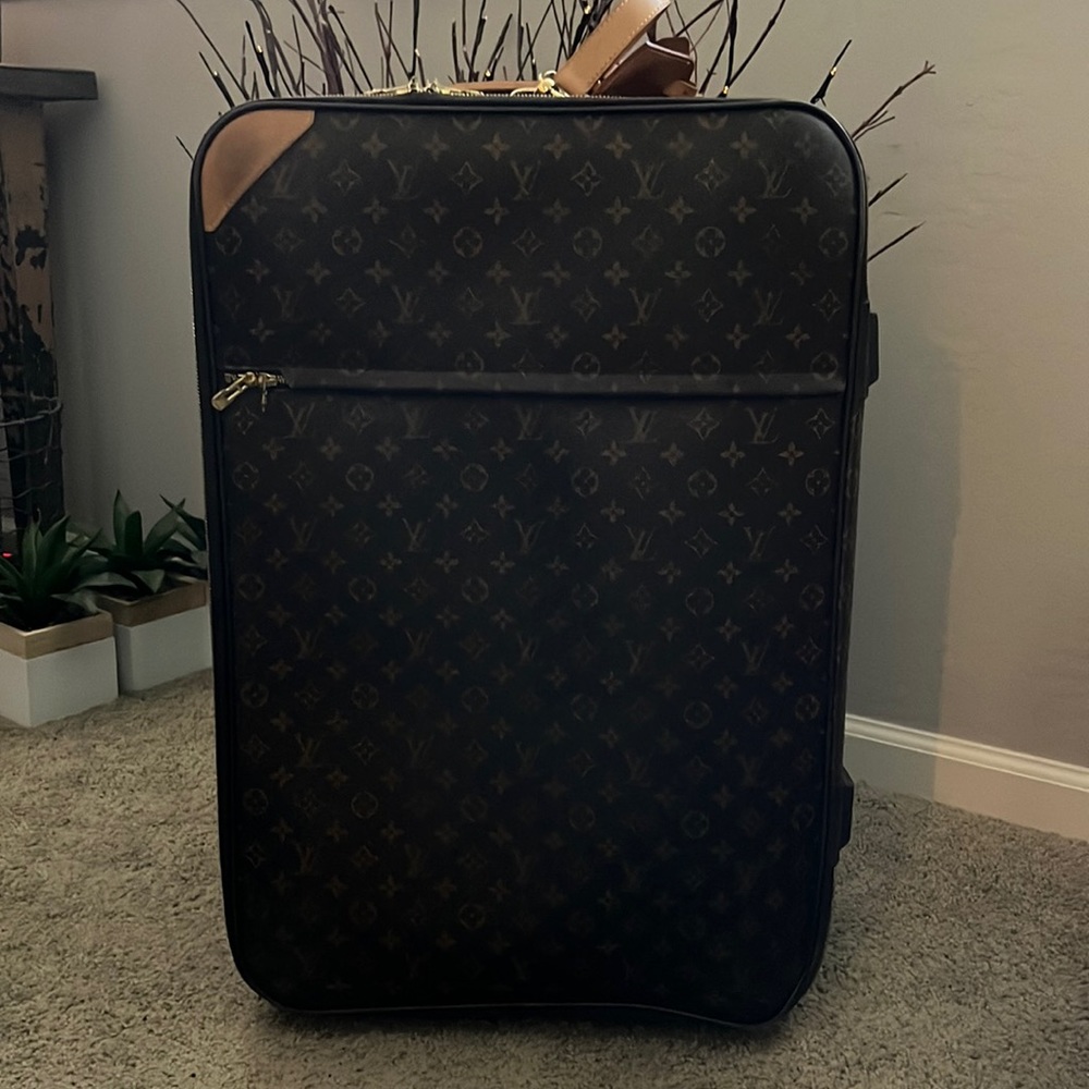 Louis Vuitton Pegase 70 Rolling Luggage